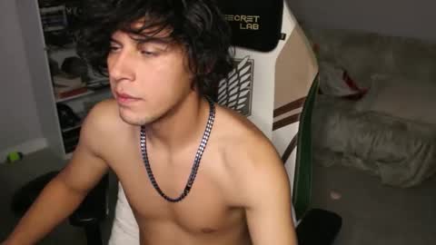 Snapshot of ryot35 chatting on 10/26/25, 04:18 Ryot3 online show from 10/26/25, 04:18