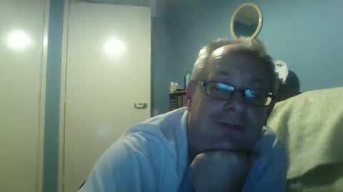 Snapshot of s536sny18 chatting on 10/10/25, 08:41 s536sny18 online show from 10/10/25, 08:41
