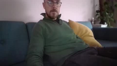 Snapshot of s_i_q chatting on 10/23/25, 08:57 s_i_q online show from 10/23/25, 08:57