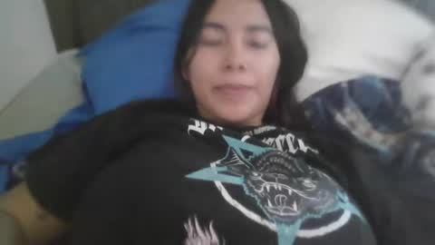 Snapshot of saavaghechick chatting on 10/18/25, 07:25 Jeane online show from 10/18/25, 07:25