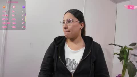 Snapshot of saaya_tay chatting on 09/17/25, 03:08 saaya_tay online show from 09/17/25, 03:08