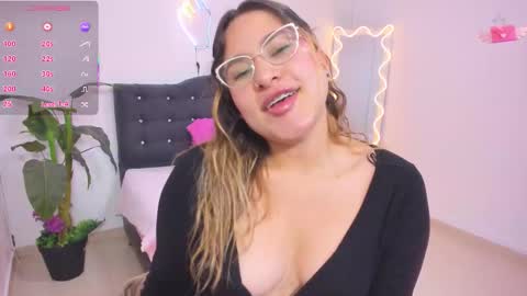 Snapshot of saaya_tay chatting on 09/18/25, 03:41 saaya_tay online show from 09/18/25, 03:41