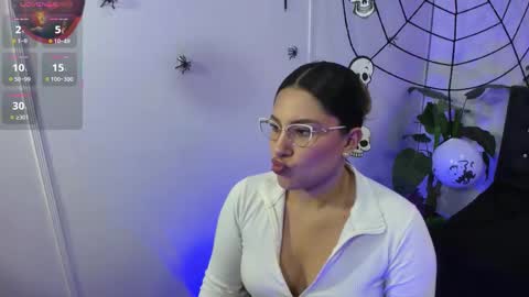 Snapshot of saaya_tay chatting on 10/25/25, 03:03 saaya_tay online show from 10/25/25, 03:03