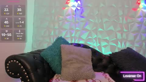 Snapshot of sabinadeluxe_cg chatting on 10/22/25, 11:43 sabinadeluxe_cg online show from 10/22/25, 11:43