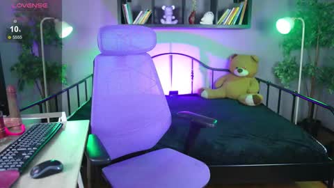 Snapshot of sabrina_bloom_ chatting on 09/26/25, 01:15 sabri online show from 09/26/25, 01:15