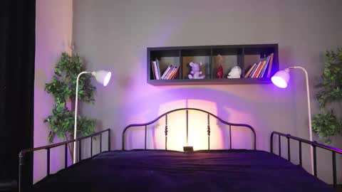 Snapshot of sabrina_bloom_ chatting on 10/01/25, 12:44 sabri online show from 10/01/25, 12:44