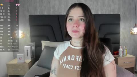 Snapshot of sabrina_lennox chatting on 03/05/25, 07:38 Sabrina Maria online show from 03/05/25, 07:38