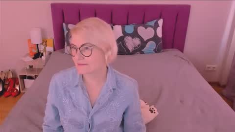 Sabrina MacMarren online show from 10/19/25, 01:12