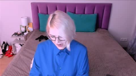 Sabrina MacMarren online show from 10/30/25, 04:08