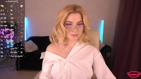 Snapshot of sabrinamuse chatting on 02/26/25, 11:15 Sabrina online show from 02/26/25, 11:15