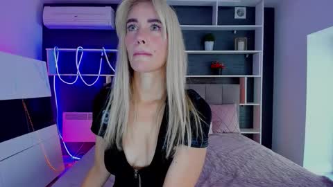 Sabrina online show from 10/14/25, 11:44