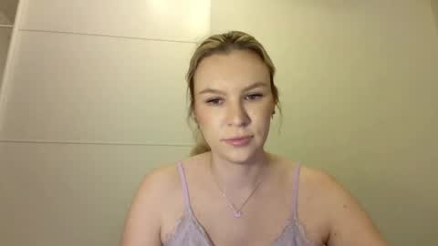 Snapshot of sadieshine chatting on 10/14/25, 06:20 Sadie online show from 10/14/25, 06:20