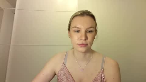 Snapshot of sadieshine chatting on 10/15/25, 07:03 Sadie online show from 10/15/25, 07:03
