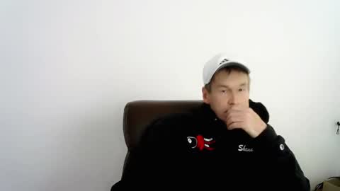 Snapshot of sae1900 chatting on 11/29/25, 06:22 sae1900 online show from 11/29/25, 06:22