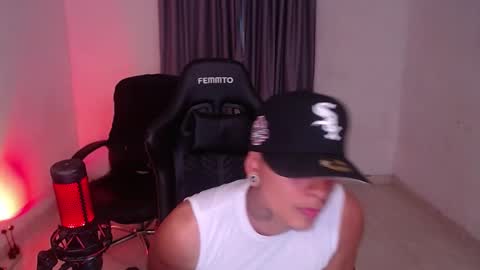 Snapshot of saenz_hotx chatting on 01/11/25, 01:48 saenz_hotx online show from 01/11/25, 01:48