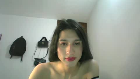 Snapshot of safiro_queen chatting on 12/14/24, 02:12 Safiro Queen online show from 12/14/24, 02:12