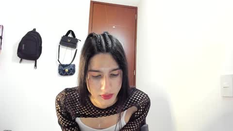 Snapshot of safiro_queen chatting on 01/19/25, 05:58 Safiro Queen online show from 01/19/25, 05:58