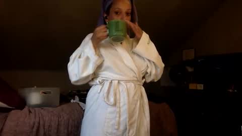 Snapshot of saggy888 chatting on 09/15/25, 10:43 MistressLady online show from 09/15/25, 10:43