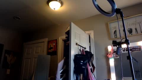 Snapshot of saggy888 chatting on 09/18/25, 09:17 MistressLady online show from 09/18/25, 09:17