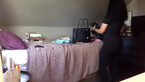 Snapshot of saggy888 chatting on 09/22/25, 09:17 MistressLady online show from 09/22/25, 09:17