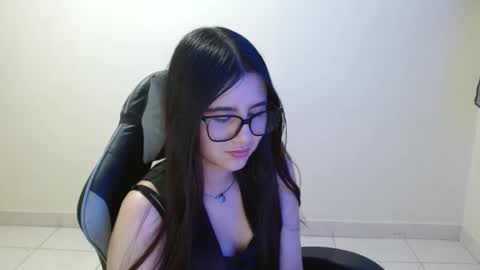 Sahaliefox  online show from 11/18/25, 09:08