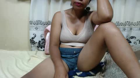 Snapshot of sahobelle chatting on 02/11/25, 06:33 sahobelle online show from 02/11/25, 06:33