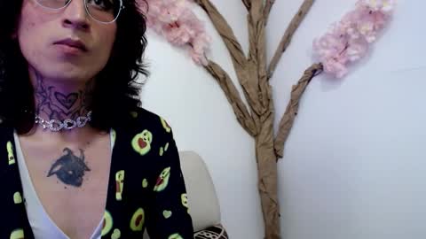 Snapshot of sakura__love_ chatting on 10/13/25, 07:25 Hikari online show from 10/13/25, 07:25