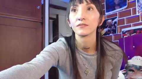 Snapshot of sakura_skinny chatting on 03/07/25, 05:38 Sakura Skinny online show from 03/07/25, 05:38