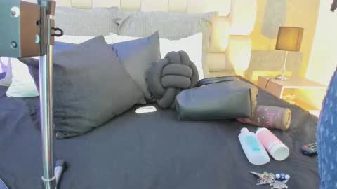 Snapshot of salem_sp chatting on 09/29/25, 11:37 Salem online show from 09/29/25, 11:37