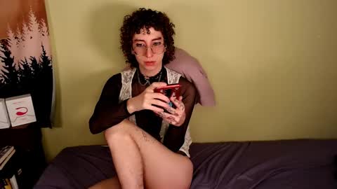 Snapshot of salemqueer_ chatting on 01/22/25, 11:32 Sam online show from 01/22/25, 11:32