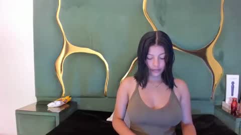 salmaportman_ online show from 10/26/25, 03:45