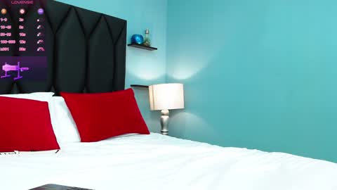 Snapshot of salome_adams1 chatting on 01/15/25, 12:47 online show from 01/15/25, 12:47