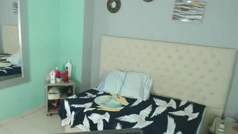Snapshot of salome_aguilar chatting on 09/27/25, 12:32 Isabel online show from 09/27/25, 12:32