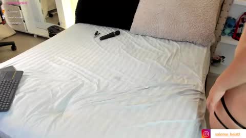 sara online show from 02/10/25, 03:32