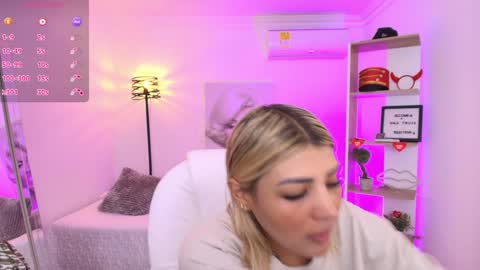 Snapshot of saloomee__ chatting on 01/15/25, 11:10 SALOME online show from 01/15/25, 11:10