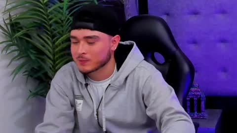 Salvatore  online show from 11/22/25, 02:10