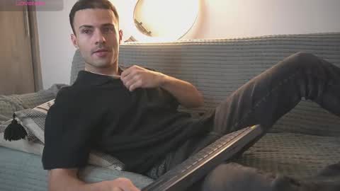 Snapshot of salvatoredamon7 chatting on 11/19/25, 10:54 Esteban online show from 11/19/25, 10:54