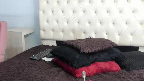 saly moon online show from 10/01/25, 05:41