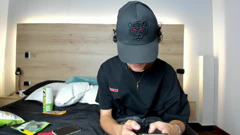 Snapshot of sam__cute chatting on 02/27/25, 11:37 sam__cute online show from 02/27/25, 11:37