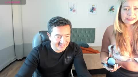 Snapshot of sam_and_molly chatting on 01/28/25, 07:32 Sam and Molly online show from 01/28/25, 07:32