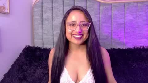 Snapshot of samanta_fischer chatting on 10/18/25, 11:44 Sammy online show from 10/18/25, 11:44