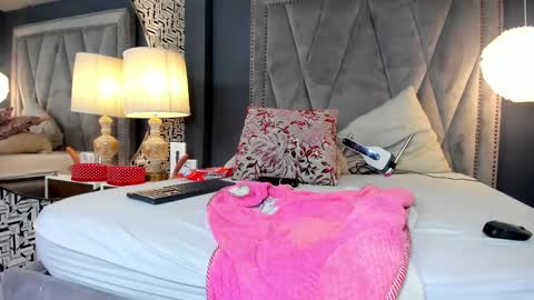Snapshot of samantamaturehot chatting on 02/26/25, 02:15 Samanta... online show from 02/26/25, 02:15