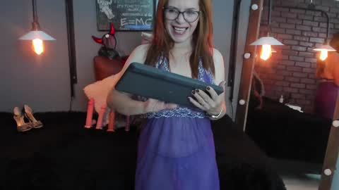 Snapshot of samantha_mature56 chatting on 01/07/25, 10:43 Sam online show from 01/07/25, 10:43
