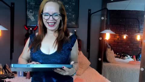 Snapshot of samantha_mature56 chatting on 02/05/25, 11:02 Sam online show from 02/05/25, 11:02