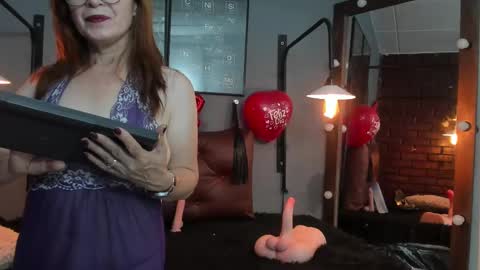 Snapshot of samantha_mature56 chatting on 02/15/25, 09:38 Sam online show from 02/15/25, 09:38