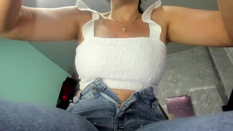 Snapshot of samantha_milfs chatting on 02/25/25, 10:37 samantha_milfs online show from 02/25/25, 10:37
