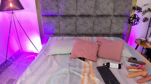 Snapshot of samanthaa_gil_ chatting on 10/19/25, 04:46 Samantha online show from 10/19/25, 04:46