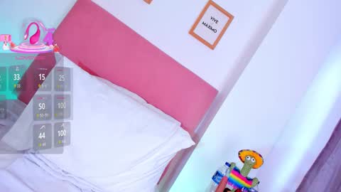 Snapshot of samanthaheinz chatting on 11/12/25, 08:19 V A N E S S A online show from 11/12/25, 08:19