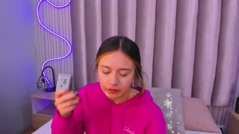 Alejandra  online show from 11/06/25, 11:55