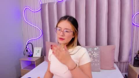 Alejandra  online show from 11/08/25, 11:54